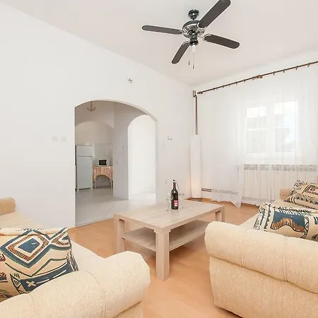 Vesna アパート *