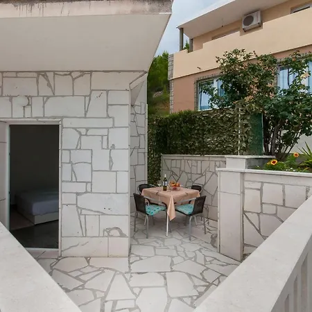 Vesna アパート セリア